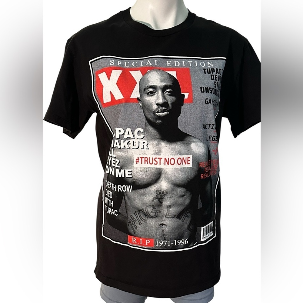 Men's Black Tupac graphic T-Shirt. Size M .